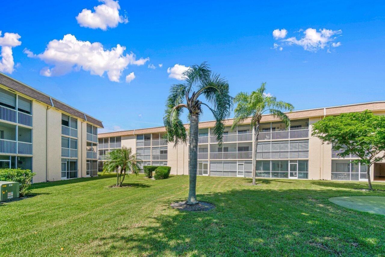 700 Village Green Court, Unit 319, Palm Springs, FL 33461 Photo