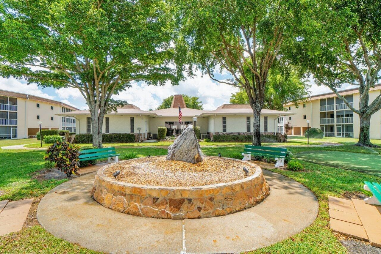 700 Village Green Court, Unit 319, Palm Springs, FL 33461 Photo