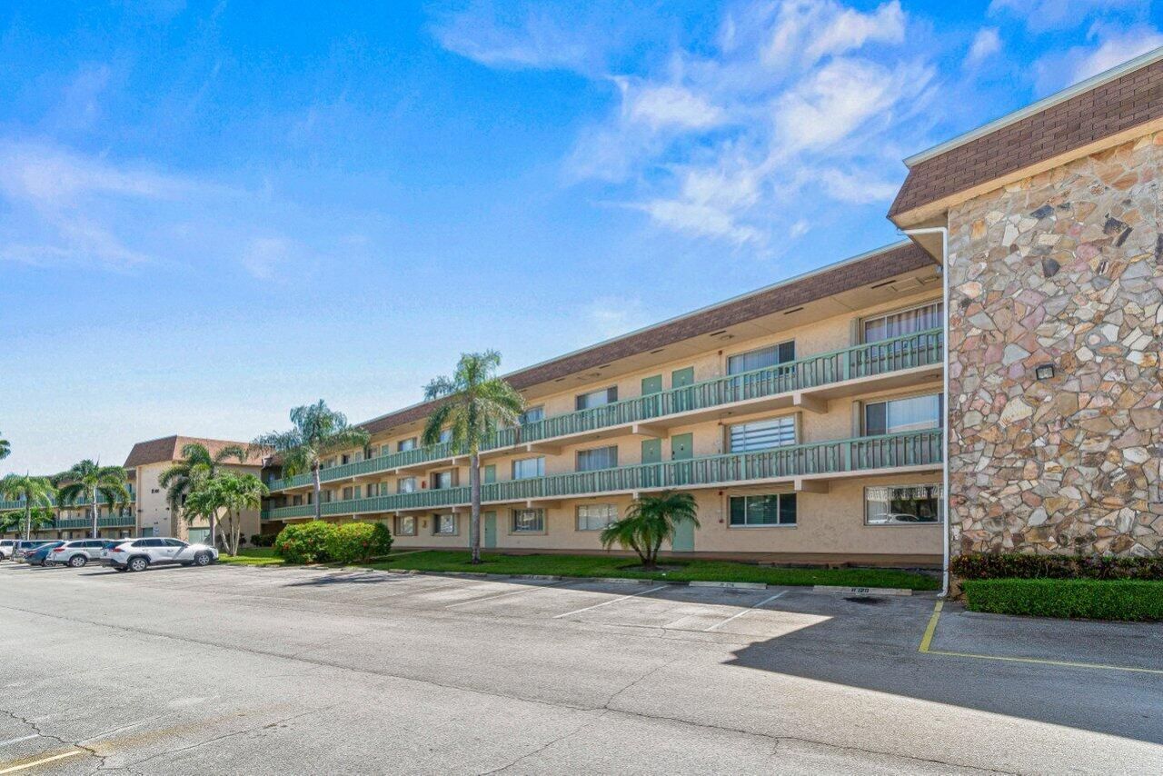 700 Village Green Court, Unit 319, Palm Springs, FL 33461 Photo