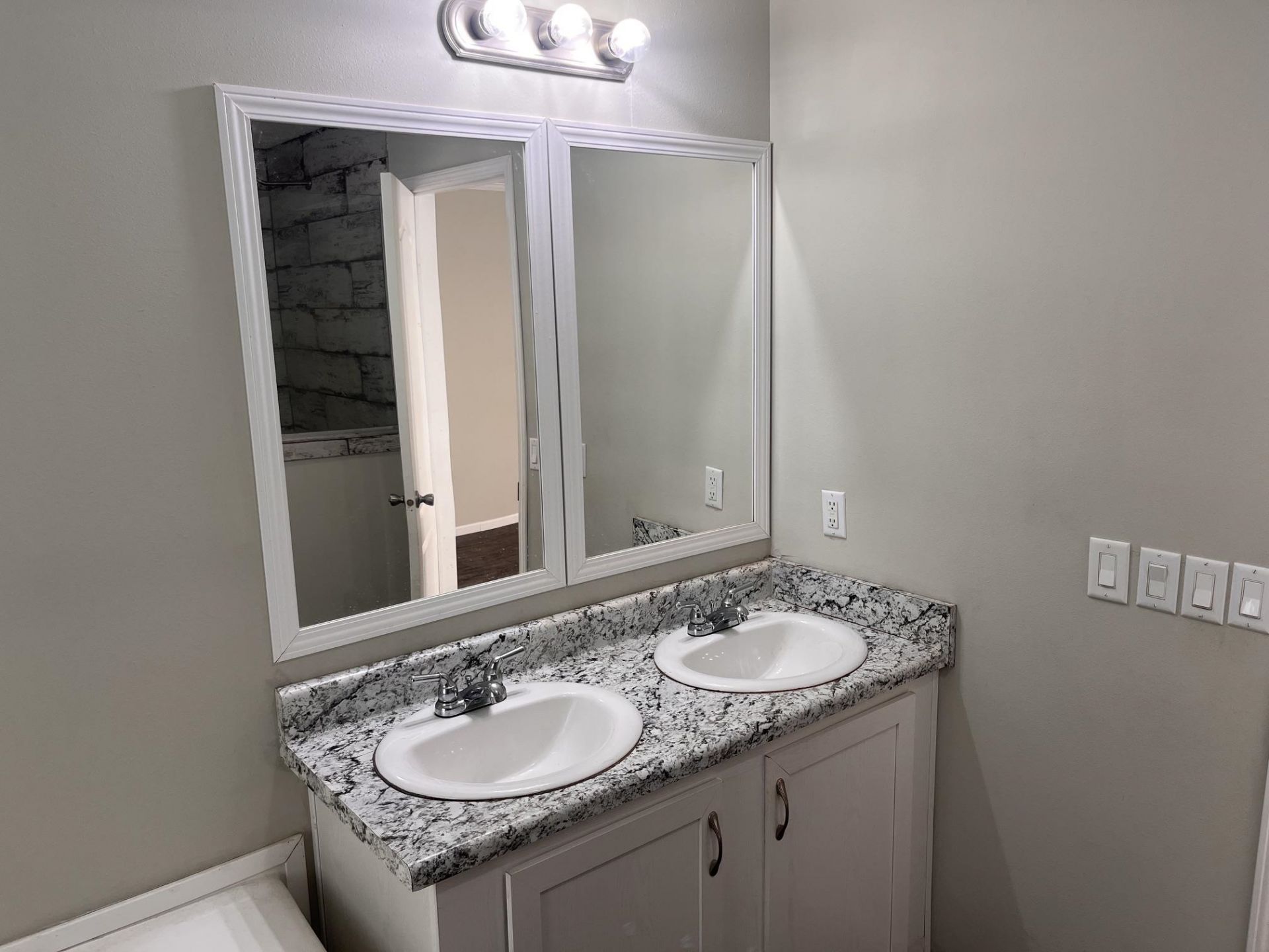2783 Willowdale Rd.  Photo 32