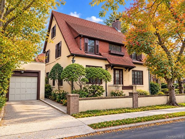 2 Ivy Close, Forest Hills, NY 11375