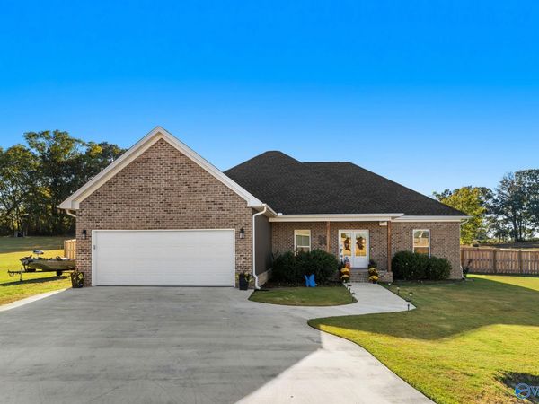 200 Skyview Circle, Muscle Shoals, AL 35661