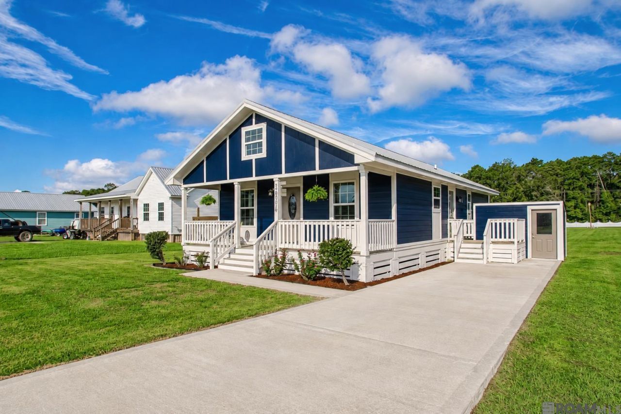 26319 Indian Run Dr, Springfield, LA 70462 Main Photo