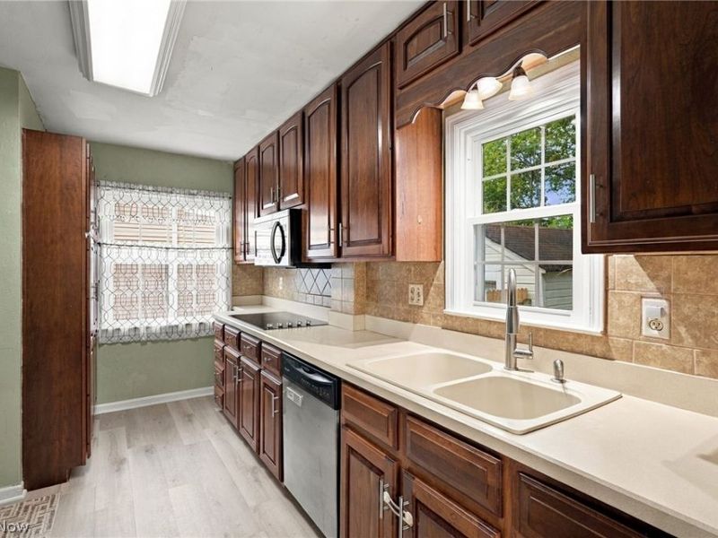 2723 Maplewood Street, Cuyahoga Falls, OH 44221 Photo 9