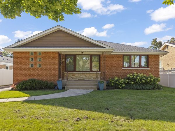 1944 Stratford Avenue, Westchester, IL 60154
