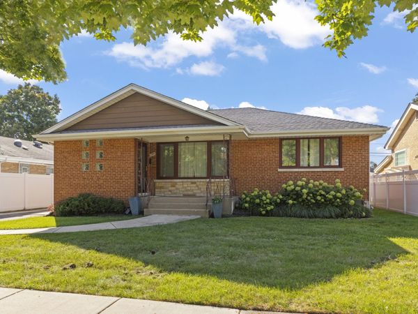 1944 Stratford Avenue , Westchester, IL 60154