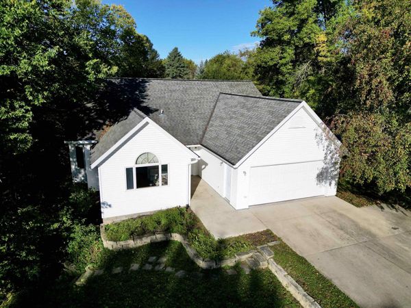 903 Ridge Road, Decorah, IA 52101