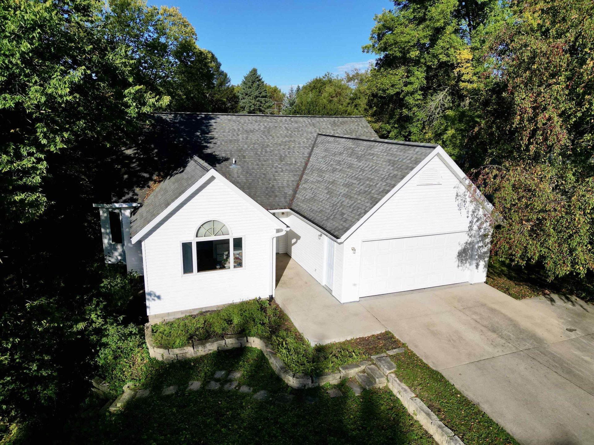 903 Ridge Road, Decorah, IA 52101 Main Photo