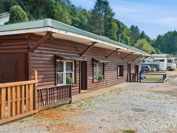 1942 Georgia Road , Franklin, NC 28734