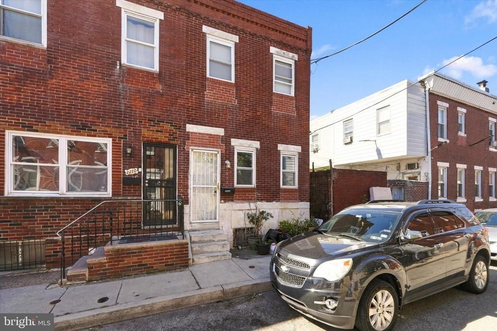 2208 S Darien Street, Philadelphia, PA 19148 Main Photo