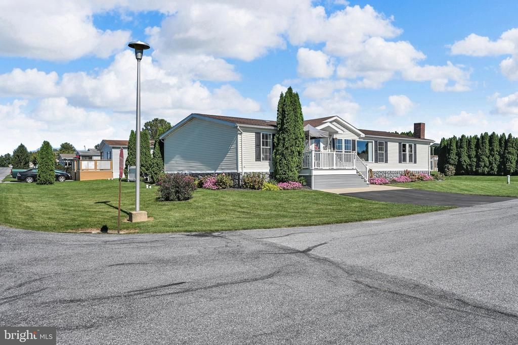 1300 E KERCHER AVENUE, MYERSTOWN, PA 17067