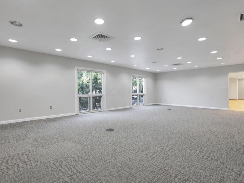 3070 Riverside Drive, Unit 210, Columbus, OH 43221 Photo 13