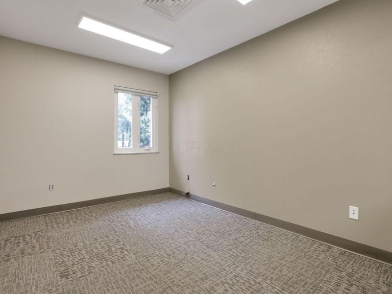 3070 Riverside Drive, Unit 210, Columbus, OH 43221 Photo 17