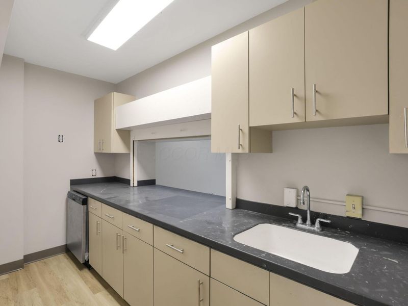 3070 Riverside Drive, Unit 210, Columbus, OH 43221 Photo 3