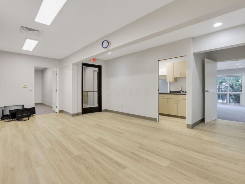 3070 Riverside Drive, Unit 210, Columbus, OH 43221 Photo 5