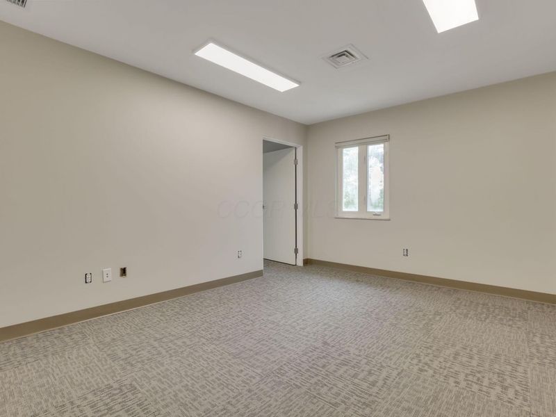 3070 Riverside Drive, Unit 210, Columbus, OH 43221 Photo 6