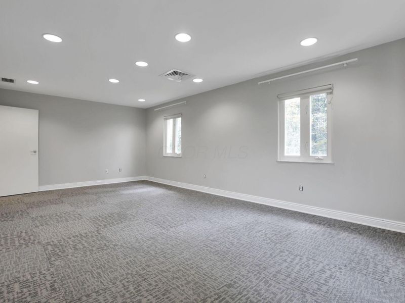 3070 Riverside Drive, Unit 210, Columbus, OH 43221 Photo 8