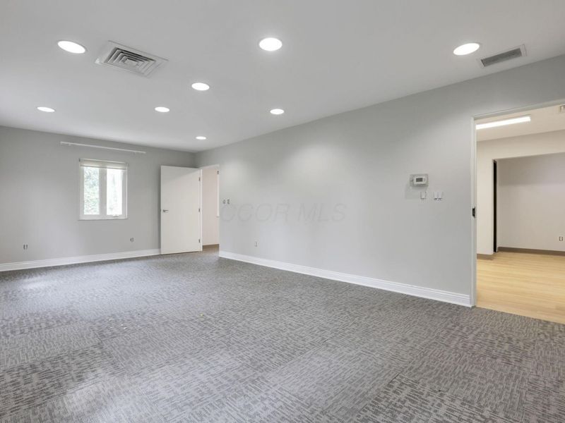 3070 Riverside Drive, Unit 210, Columbus, OH 43221 Photo 9