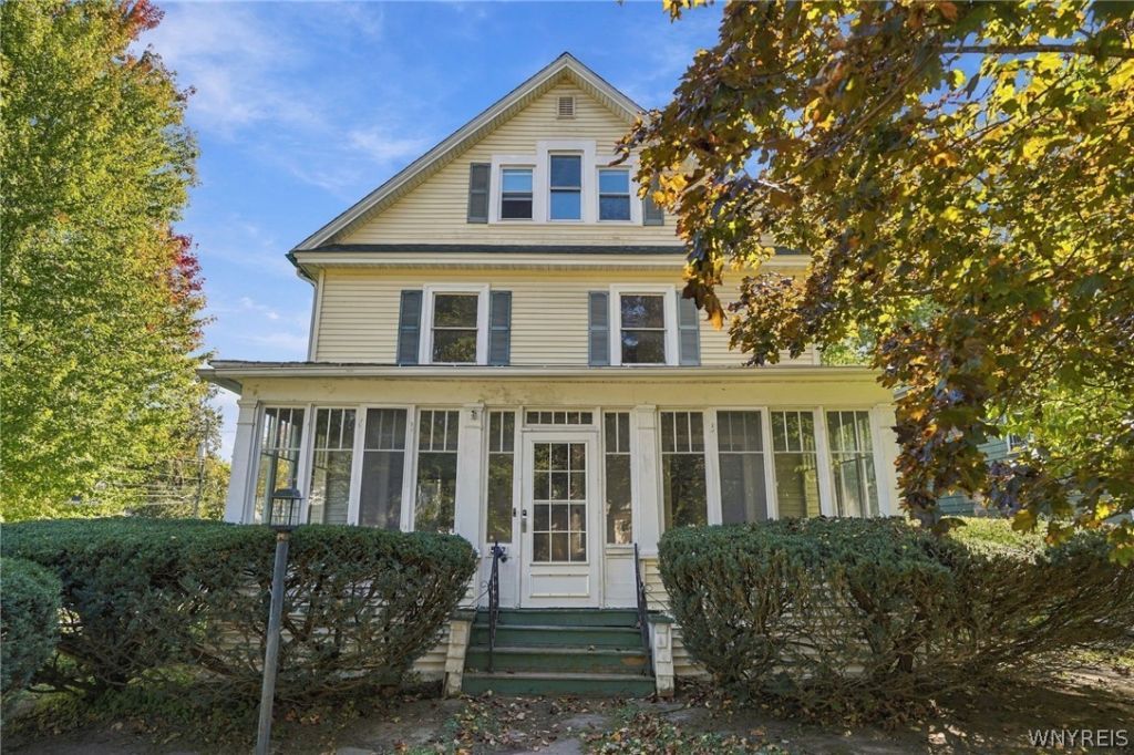 537 Oakwood Avenue, East Aurora, NY 14052 Main Photo