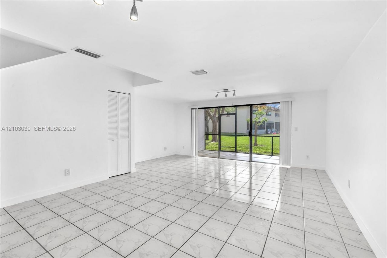 4761 N Pine Island Rd , Unit 4761, Sunrise, FL 33351 Photo