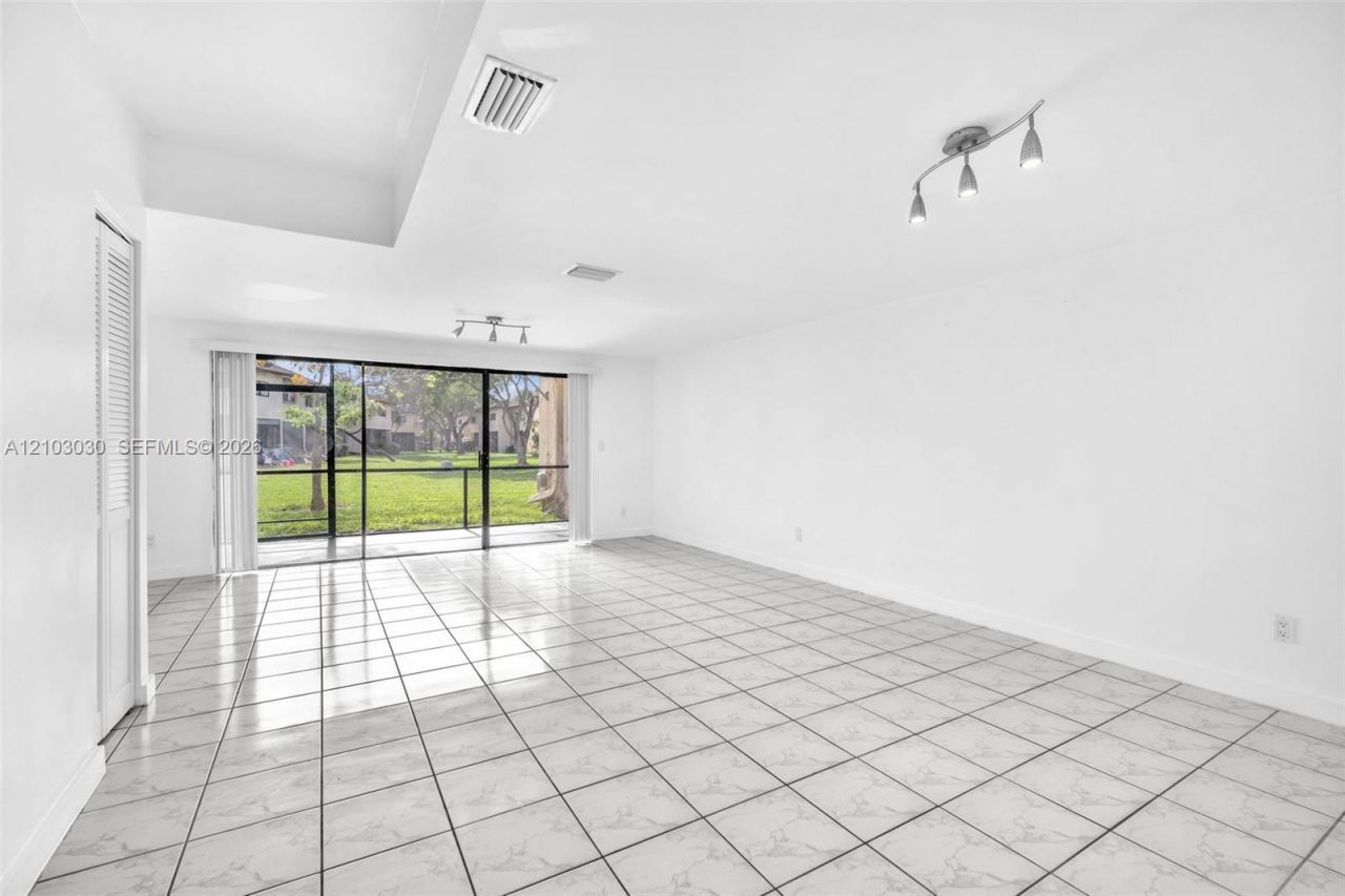 4761 N Pine Island Rd , Unit 4761, Sunrise, FL 33351 Photo
