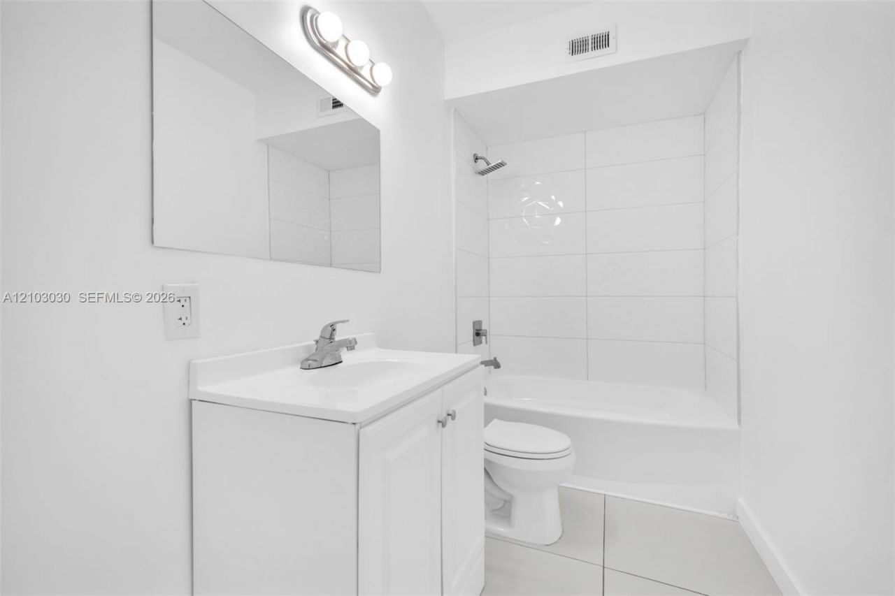 4761 N Pine Island Rd , Unit 4761, Sunrise, FL 33351 Photo