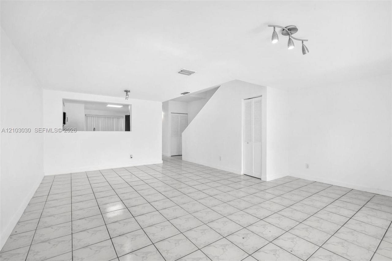 4761 N Pine Island Rd , Unit 4761, Sunrise, FL 33351 Photo