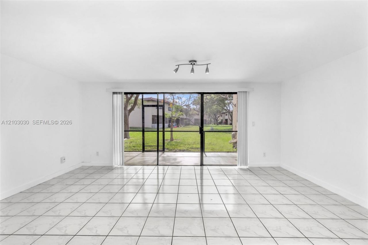 4761 N Pine Island Rd , Unit 4761, Sunrise, FL 33351 Photo