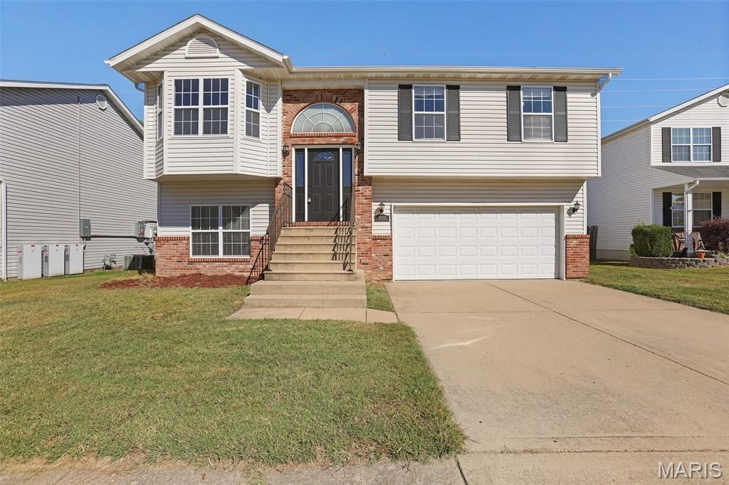 2217 Hunters Point Drive , Granite City, IL 62040 Main Photo