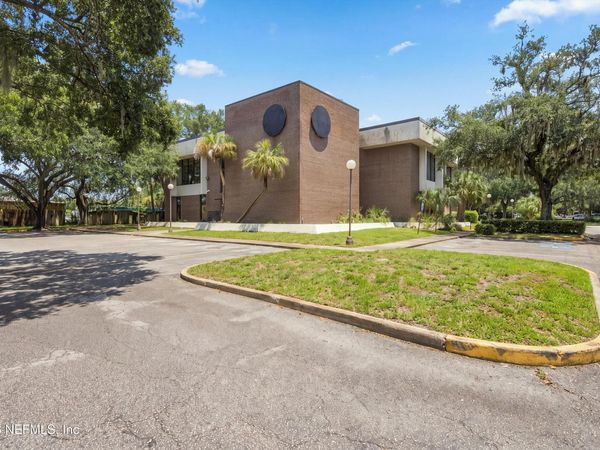 101 SCHOLARS Way, Jacksonville, FL 32216