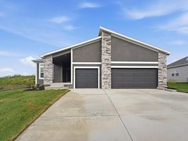 1600 SW 9th Street, Oak Grove, MO 64075