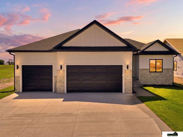 8821 Honeybee Lane, Lincoln, NE 68526