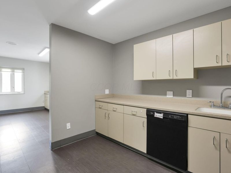 3070 Riverside Drive, Unit 200, Columbus, OH 43221 Photo 4