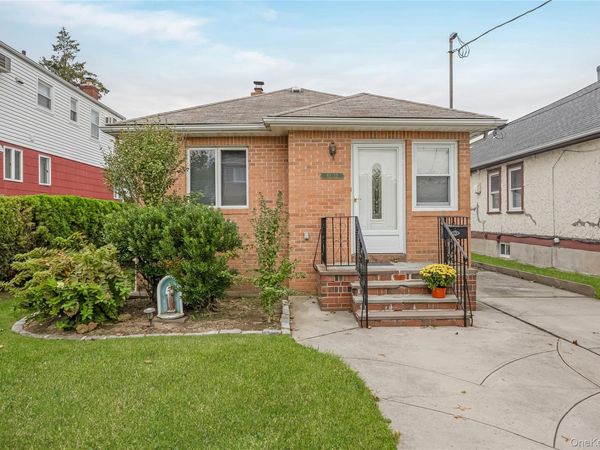 8532 262nd Street , Floral Park, NY 11001