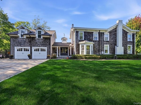 354 Middle Road , Bayport, NY 11705