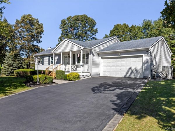 5 Heather Court , Middle Island, NY 11953