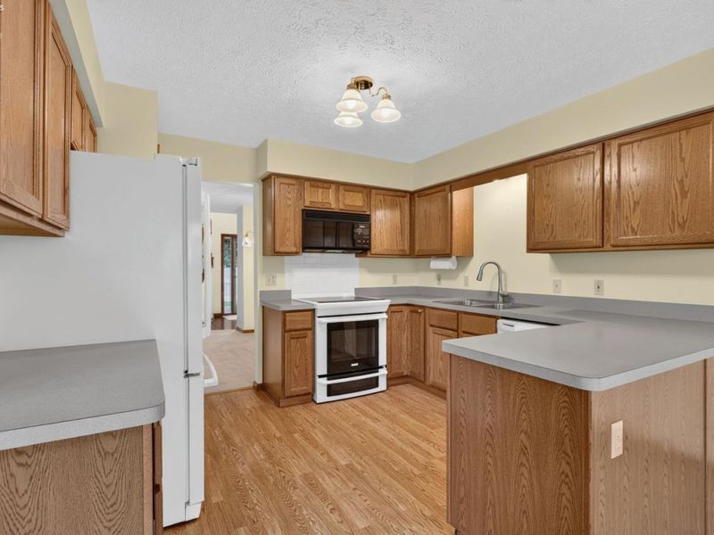 120 Ambleside Way, Amherst, OH 44001 Photo 23