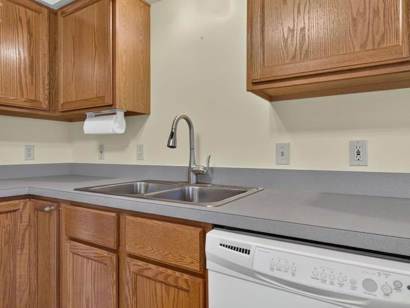 120 Ambleside Way, Amherst, OH 44001 Photo 24