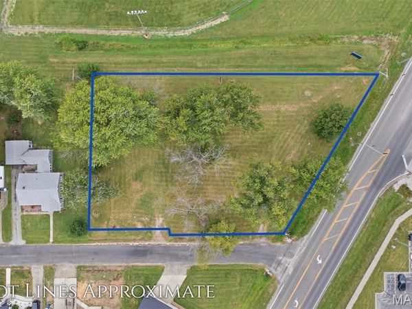 37 and 38 Lincoln Lane , Highland, IL 62249