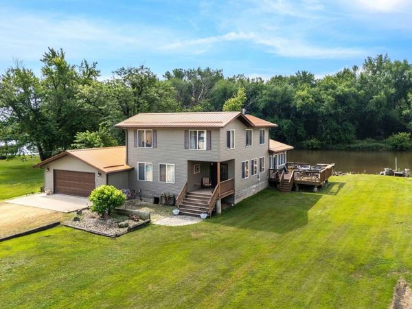 18599 317th Street , Long Grove, IA 52756