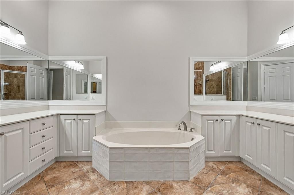 3142 Aviamar Cir, Unit 201, Naples, FL 34114 Photo