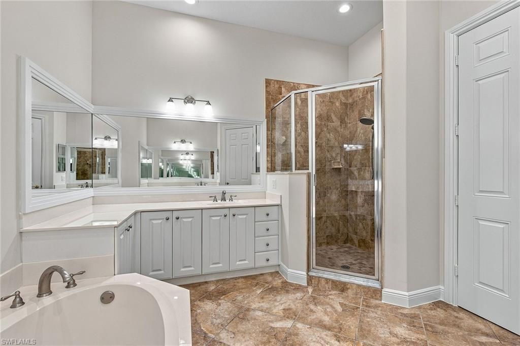 3142 Aviamar Cir, Unit 201, Naples, FL 34114 Photo