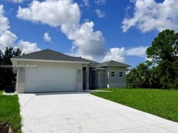 744 LONG DISTANCE LN , Lehigh Acres, FL 33974