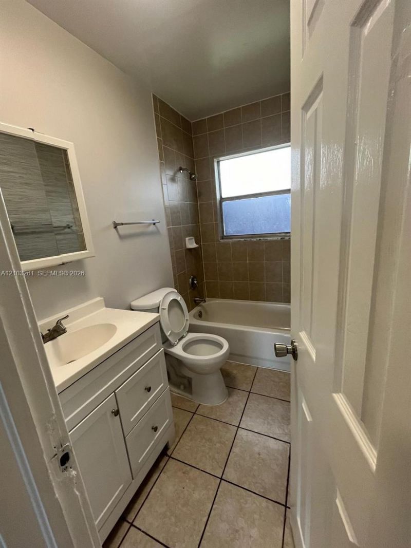 1265 W 24th St , Unit 224, Hialeah, FL 33010 Photo