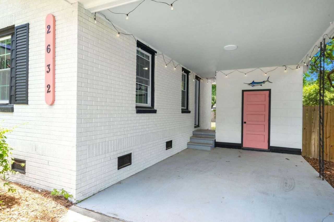 2632 Ridgewood Avenue Photo 4
