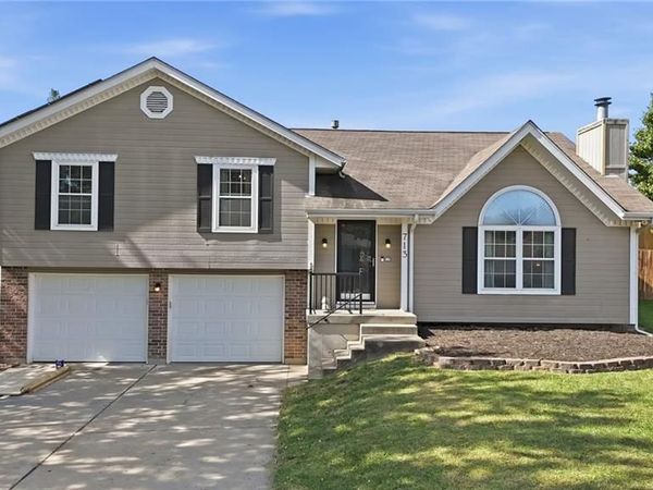 713 NW Rosaceae Drive, Blue Springs, MO 64015