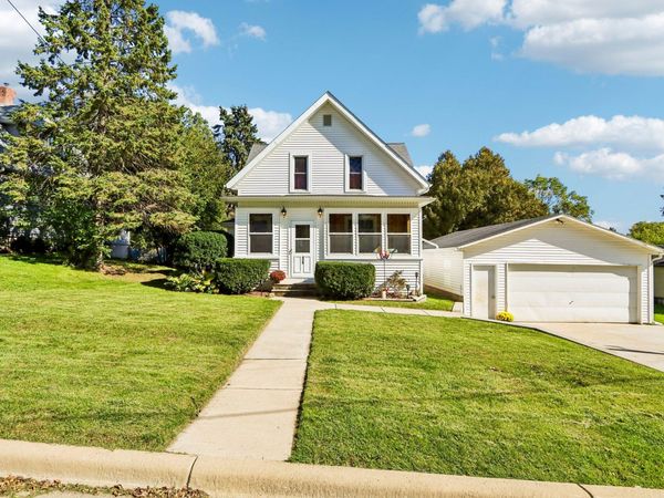 319 Sheldon St, Rockdale, WI 53523