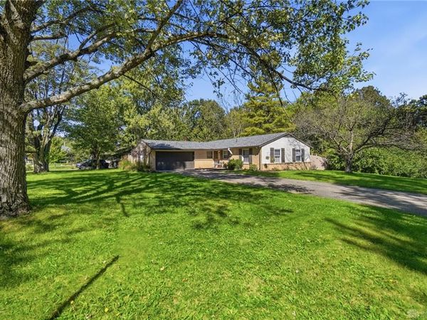 2111 Plantation Trail, Bellbrook, OH 45305