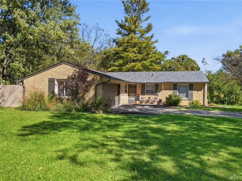 2111 Plantation Trail, Bellbrook, OH 45305 Photo 2
