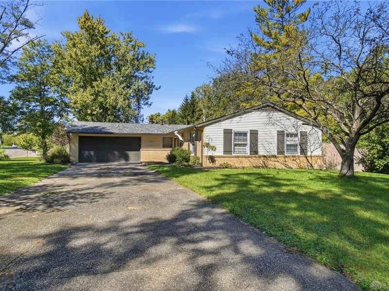 2111 Plantation Trail, Bellbrook, OH 45305 Photo 3